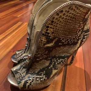 Guess shoes size 9 1/2